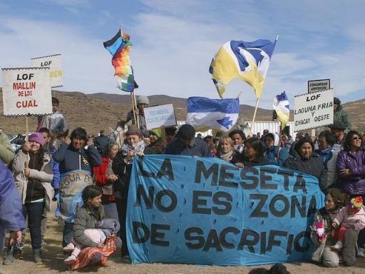 Las comunidades mapuche tehuelche denunciaron y repudiaron las maniobras de Arcioni y Hensel para imponer la megaminería