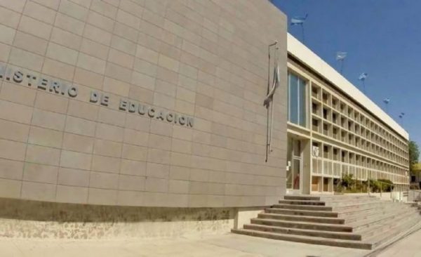 EL DETERIORO INSTITUCIONAL DEL MINISTERIO DE EDUCACIÓN DE CHUBUT